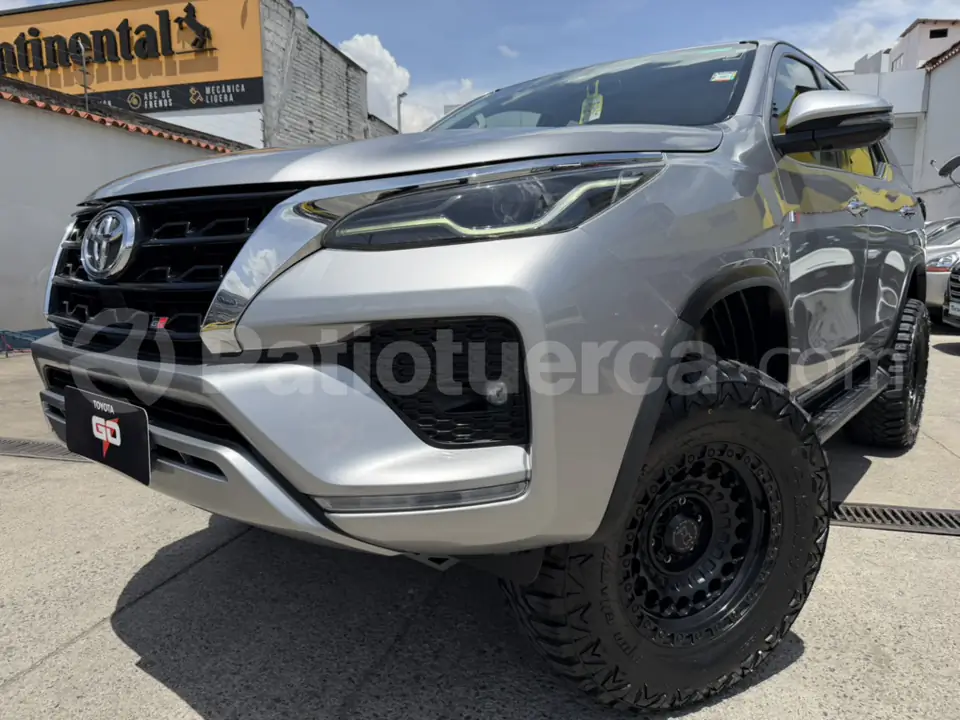 Foto 3 de Toyota Fortuner 4.0