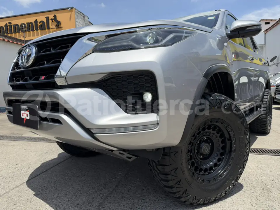 Foto 4 de Toyota Fortuner 4.0