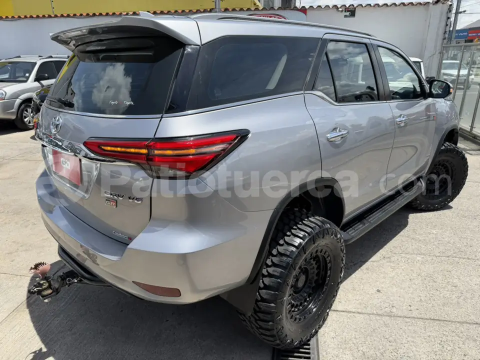 Foto 9 de Toyota Fortuner 4.0