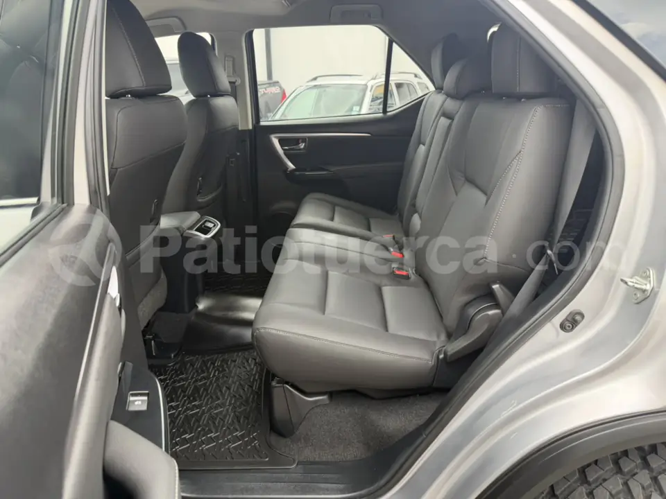 Foto 27 de Toyota Fortuner 4.0