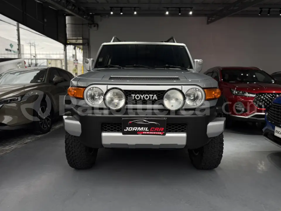 Foto 3 de Toyota FJ Cruiser