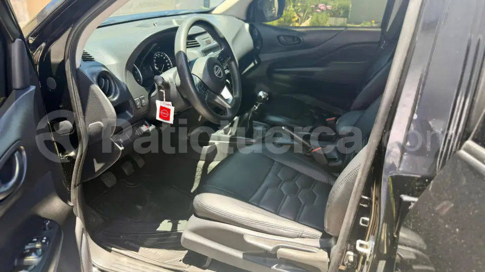 Foto 9 de Nissan Frontier SE