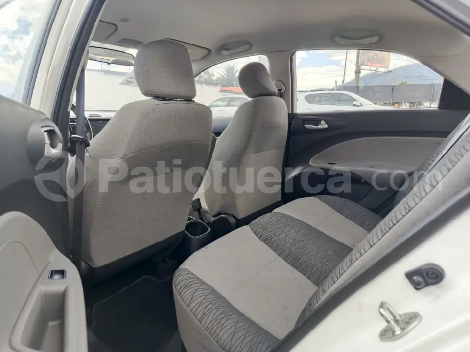 Foto 10 de Kia Soluto LX