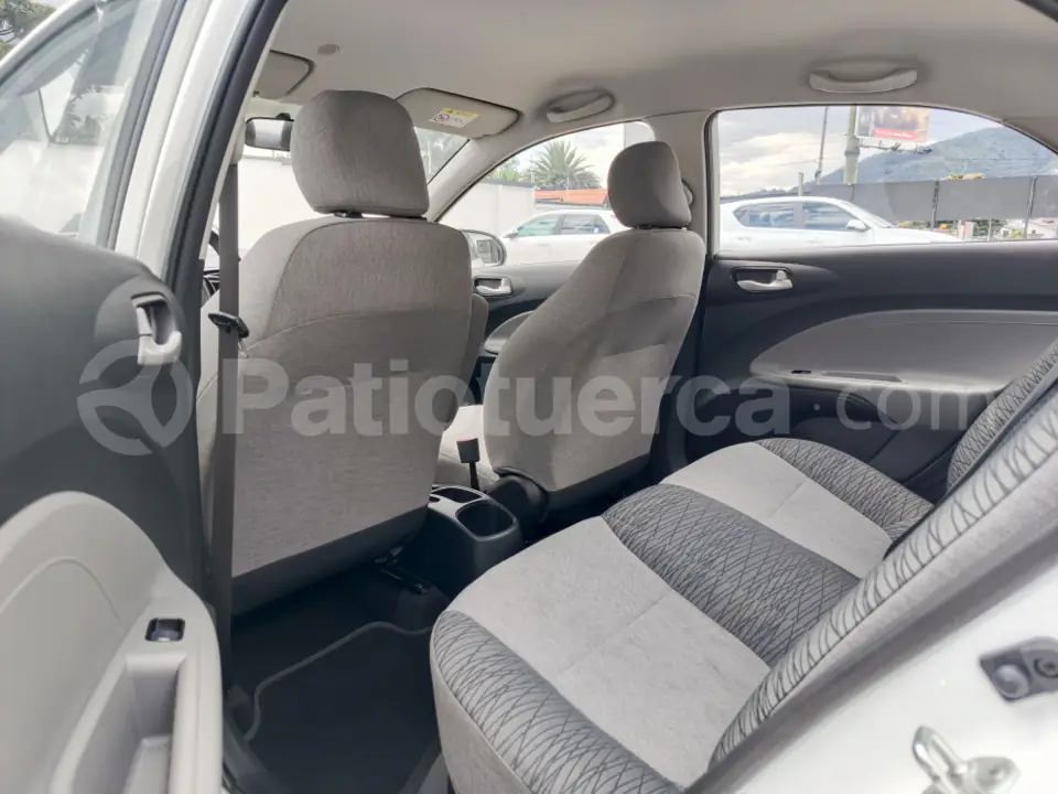 Foto 10 de Kia Soluto LX