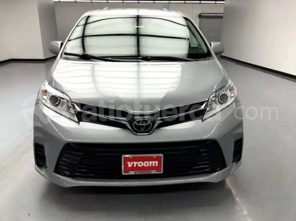 Foto 1 de Toyota Sienna
