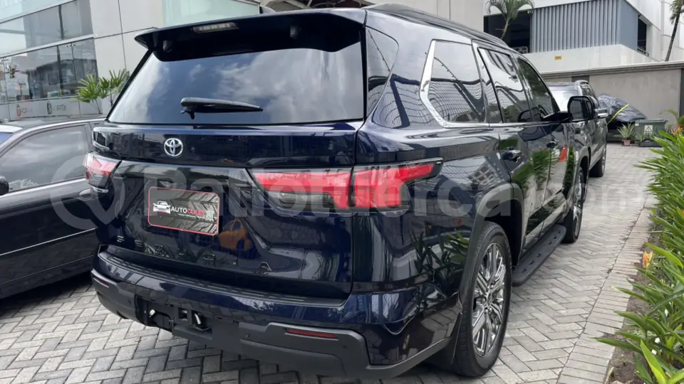 Foto 4 de Toyota Sequoia