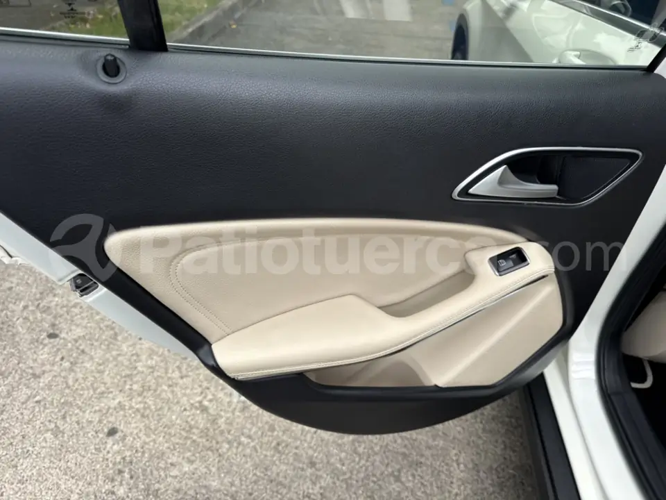 Foto 10 de Mercedes Benz GLA 250 4 MATIC