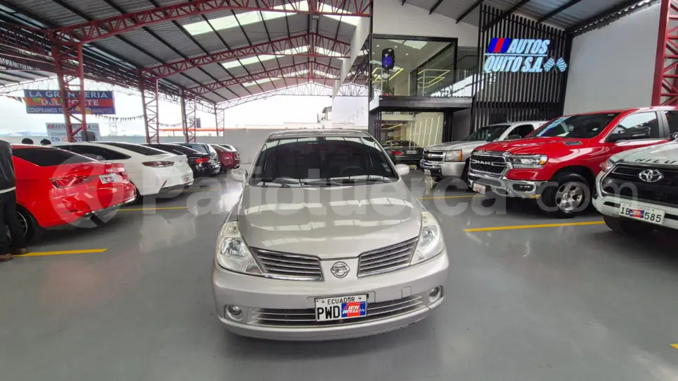 Foto 2 de Nissan Tiida