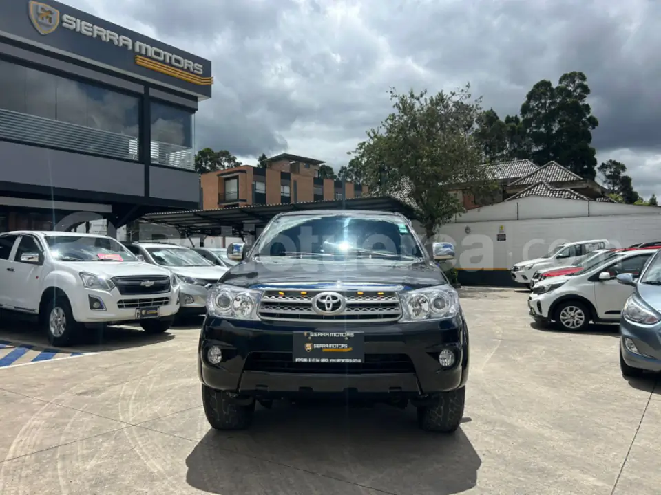 Foto 2 de Toyota AWT FORTUNER