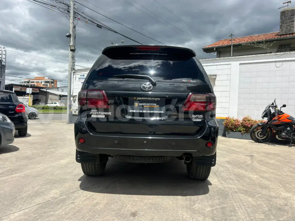 Foto 4 de Toyota AWT FORTUNER