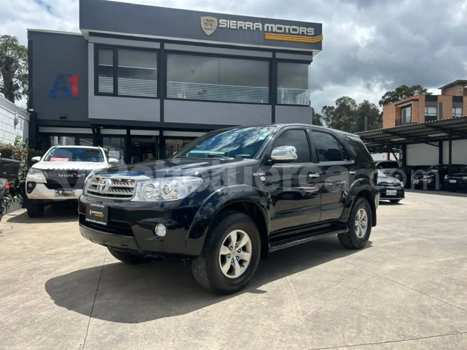 Foto 1 de Toyota AWT FORTUNER