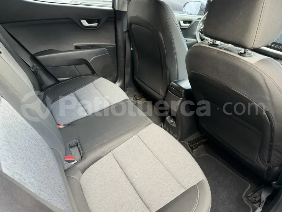 Foto 7 de Kia Stonic LX