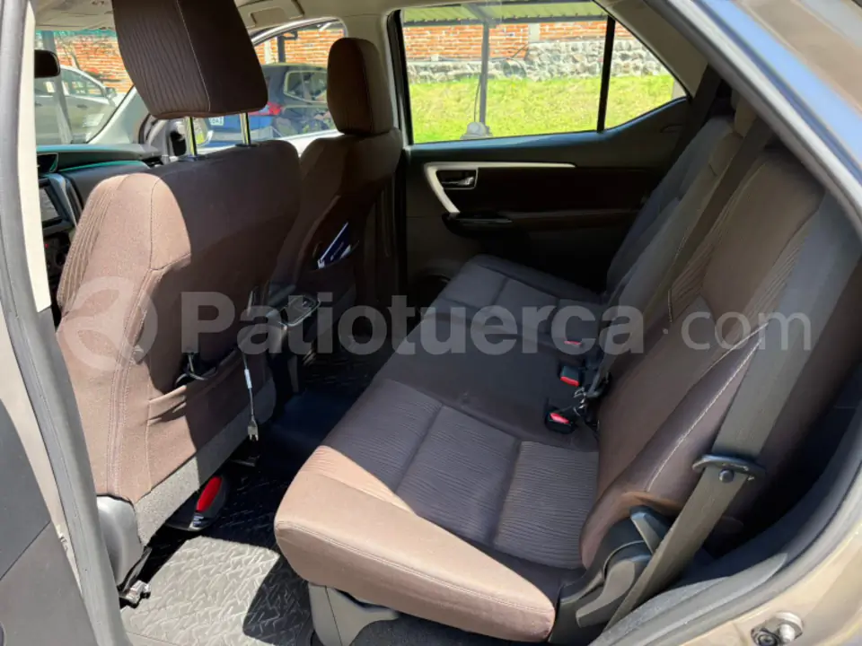 Foto 11 de Toyota Fortuner 2.7