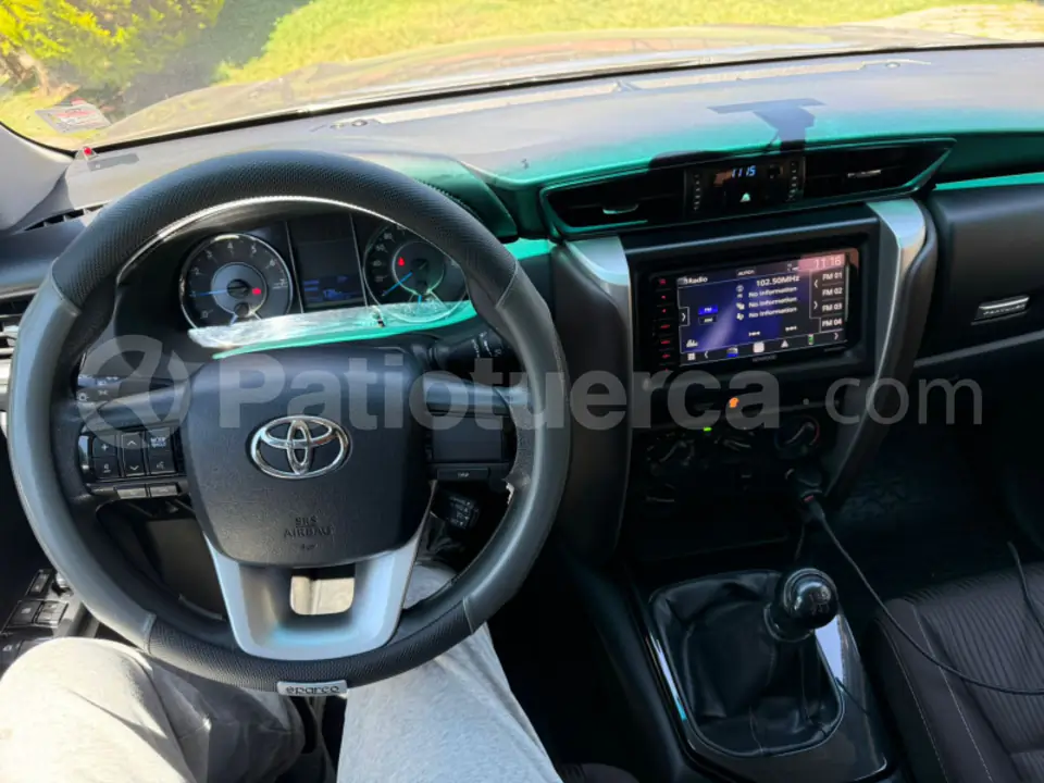 Foto 14 de Toyota Fortuner 2.7