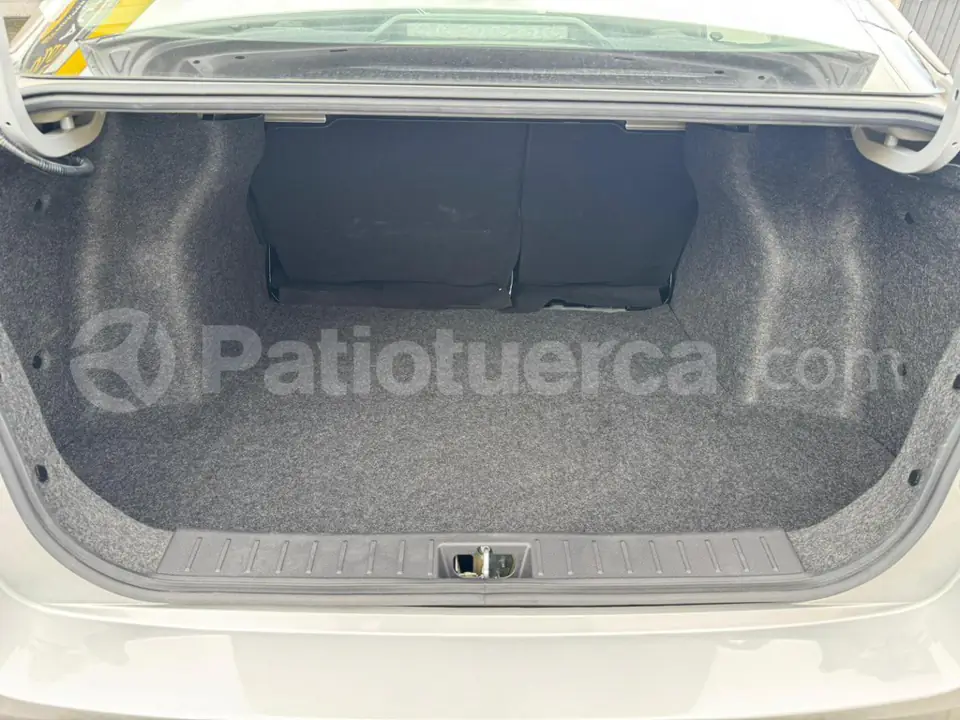 Foto 21 de Nissan VERSA ADVANCE