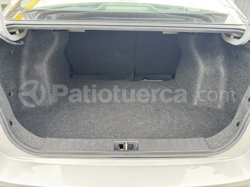 Foto 12 de Nissan VERSA ADVANCE