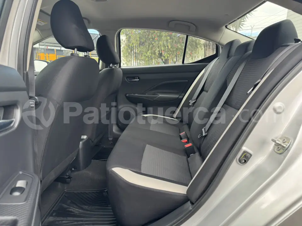 Foto 15 de Nissan VERSA ADVANCE