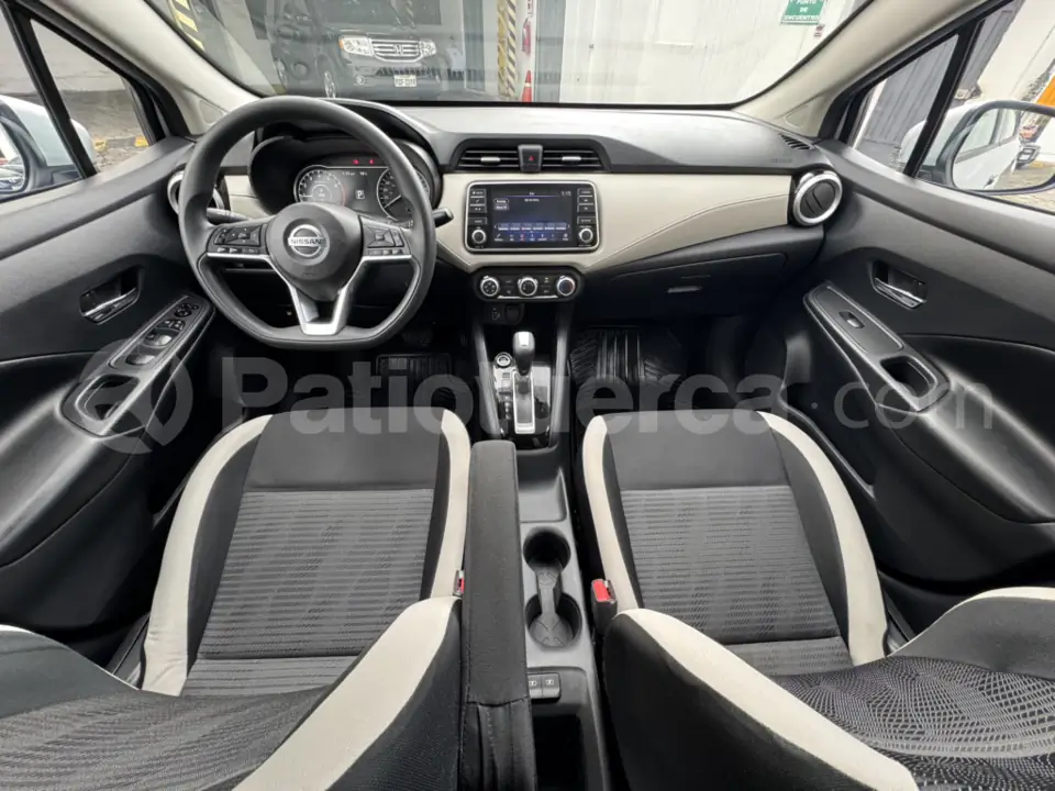 Foto 17 de Nissan VERSA ADVANCE