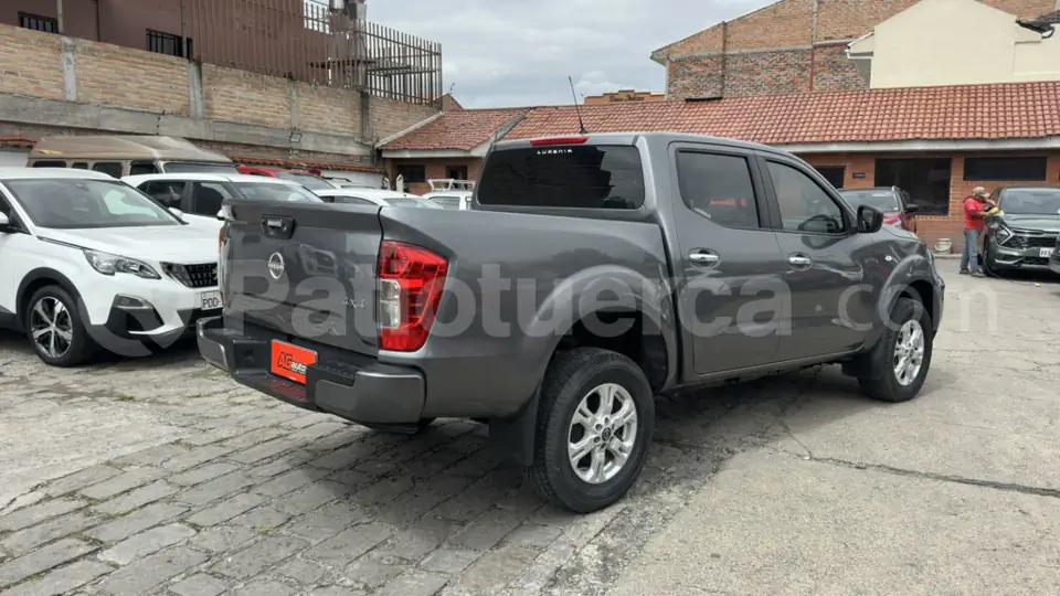 Foto 3 de Nissan Frontier XE