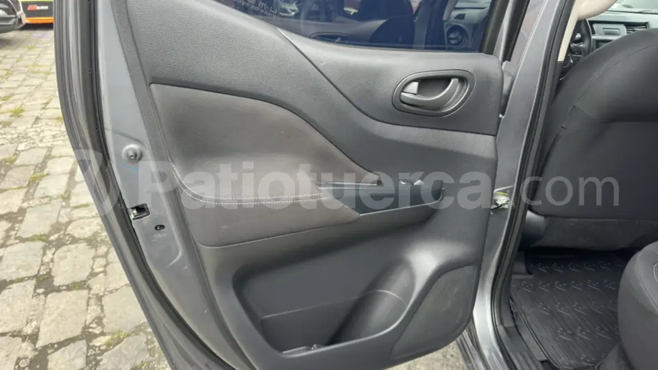 Foto 8 de Nissan Frontier XE