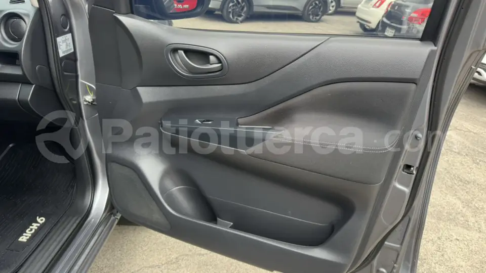 Foto 10 de Nissan Frontier XE