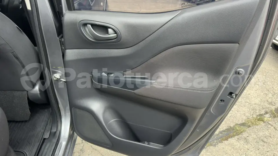 Foto 12 de Nissan Frontier XE