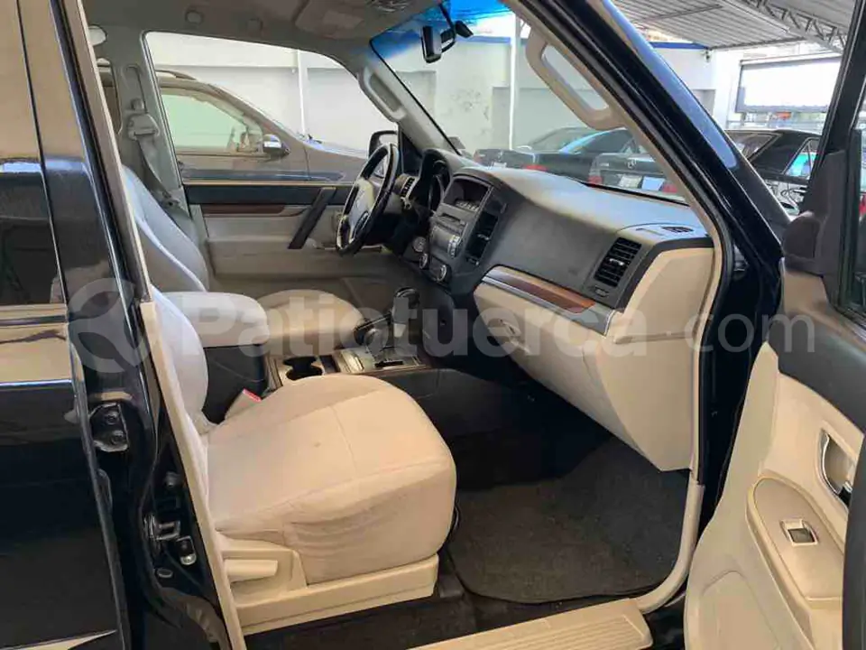 Foto 11 de Mitsubishi Montero Blister