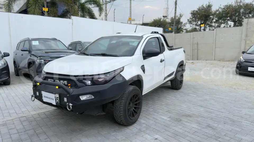 Foto 1 de Dodge RAM 700 Laramie