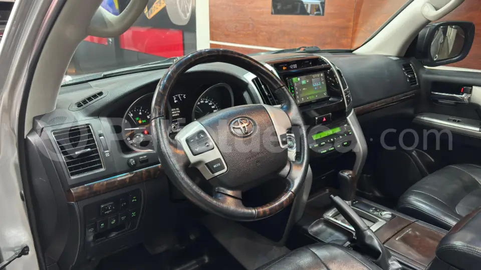 Foto 10 de Toyota Land Cruiser 200