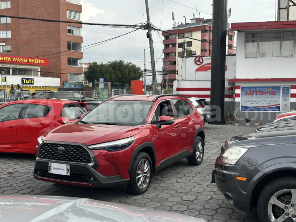 Foto 2 de Toyota Corolla Cross Mid