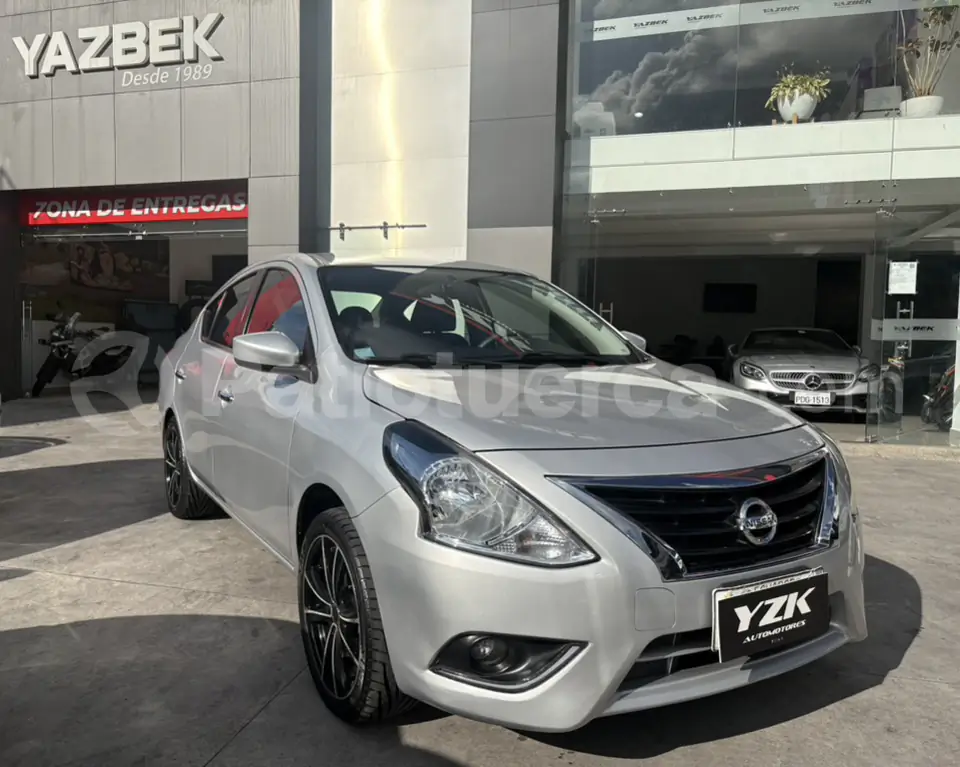 Foto 1 de Nissan Versa