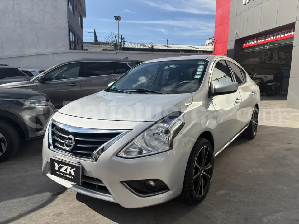 Foto 2 de Nissan Versa