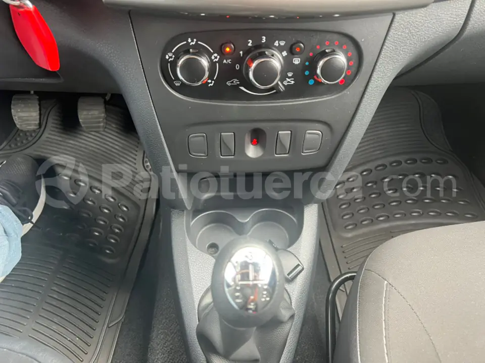 Foto 15 de Renault LOGAN EXPRESSION 1.6