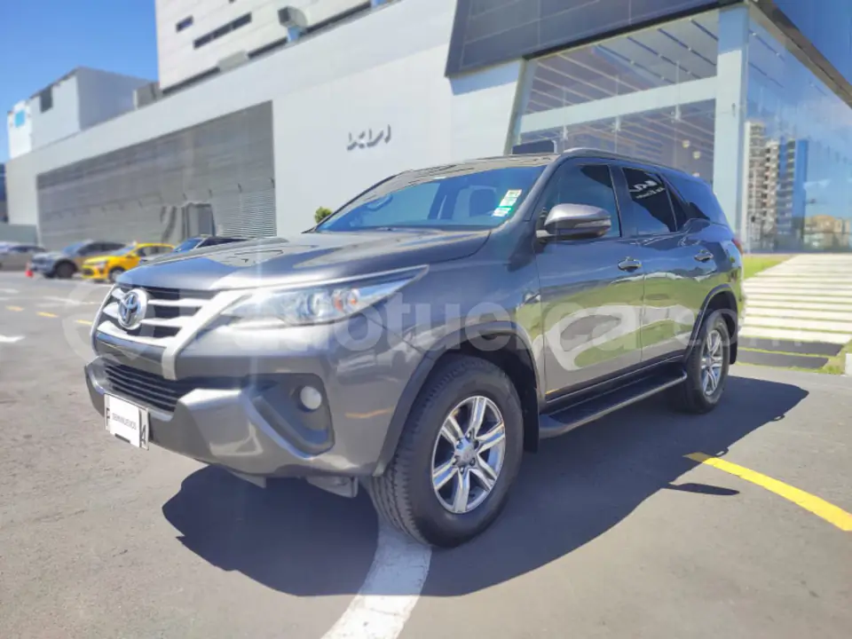 Foto 1 de Toyota New Fortuner