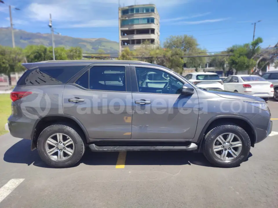 Foto 5 de Toyota New Fortuner