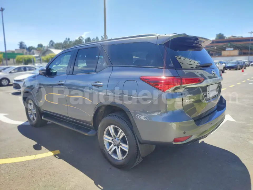 Foto 7 de Toyota New Fortuner