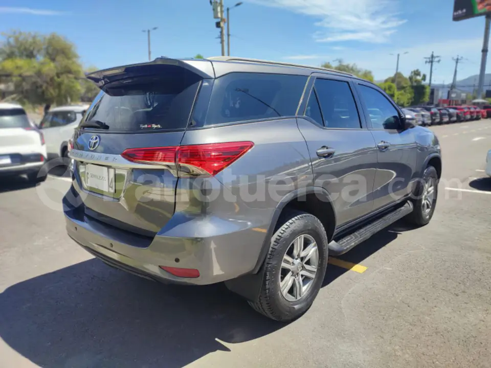 Foto 6 de Toyota New Fortuner