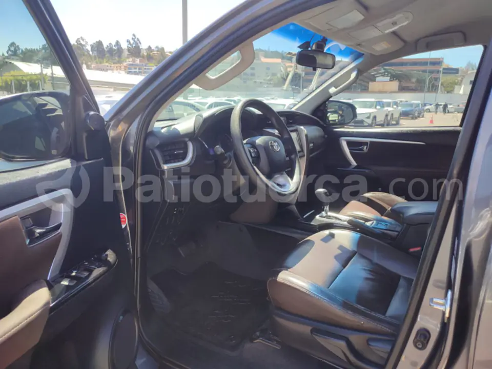 Foto 11 de Toyota New Fortuner