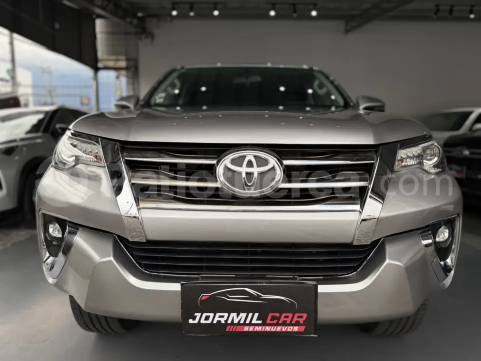 Foto 1 de Toyota Fortuner 4.0