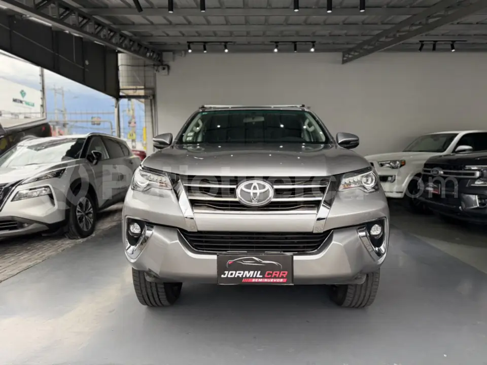 Foto 2 de Toyota Fortuner 4.0
