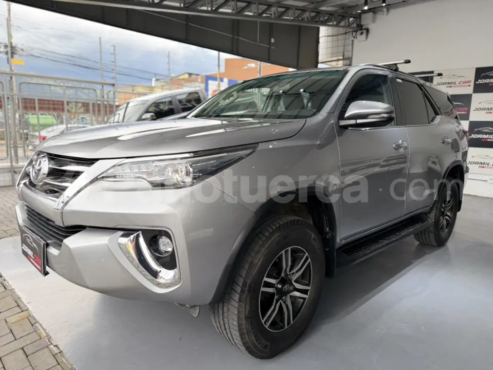 Foto 3 de Toyota Fortuner 4.0