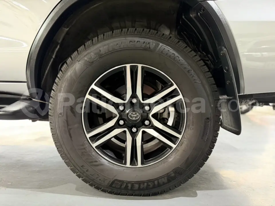 Foto 4 de Toyota Fortuner 4.0