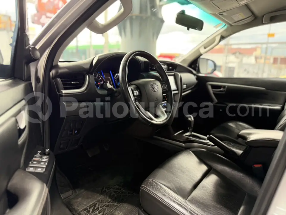 Foto 6 de Toyota Fortuner 4.0