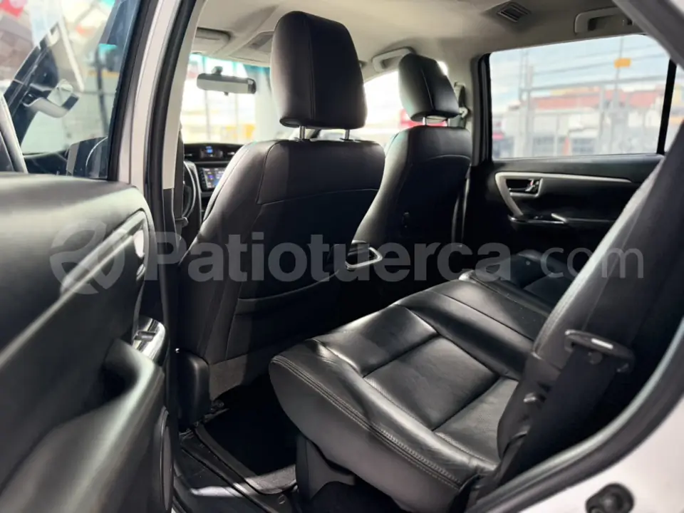 Foto 7 de Toyota Fortuner 4.0