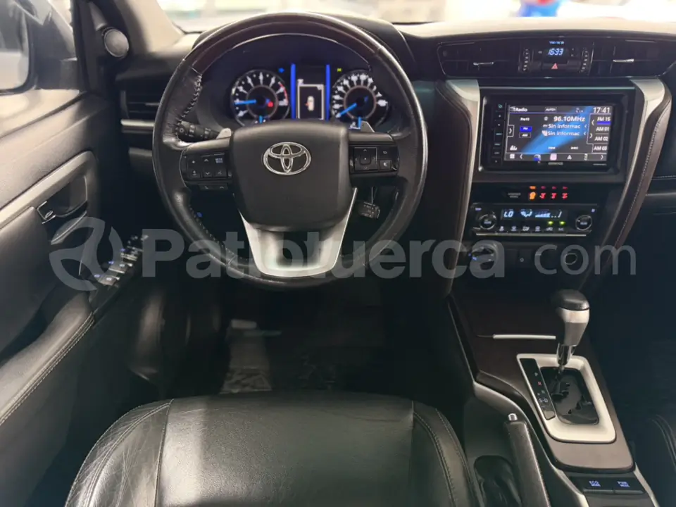 Foto 8 de Toyota Fortuner 4.0