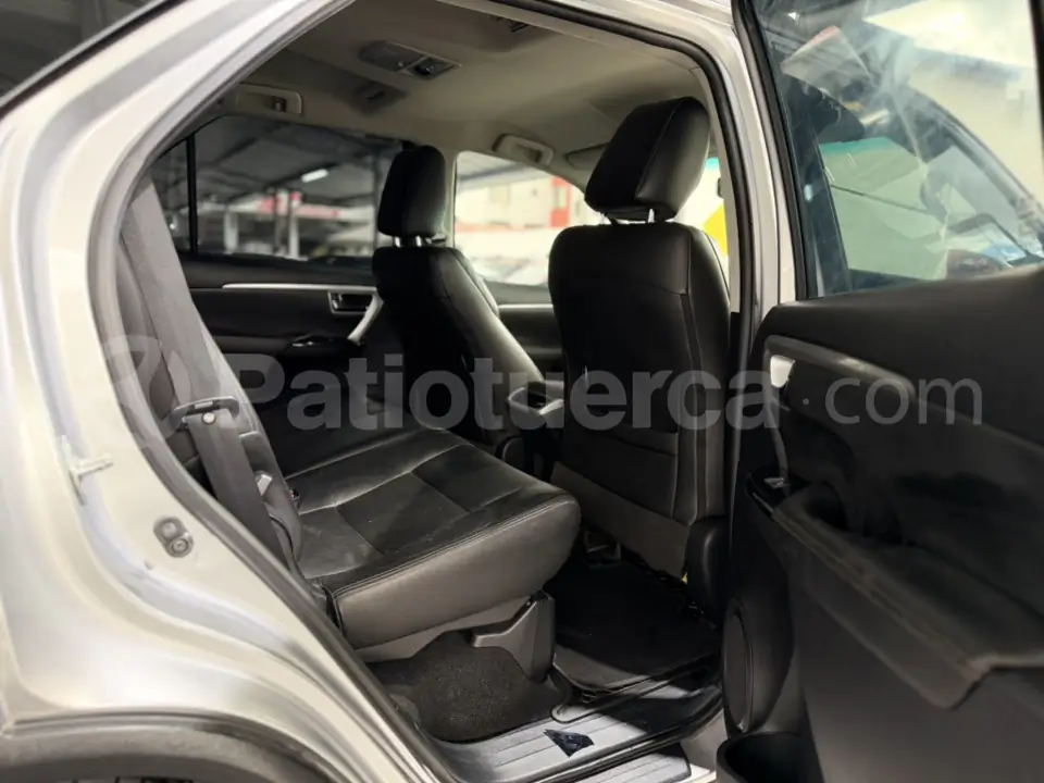 Foto 11 de Toyota Fortuner 4.0