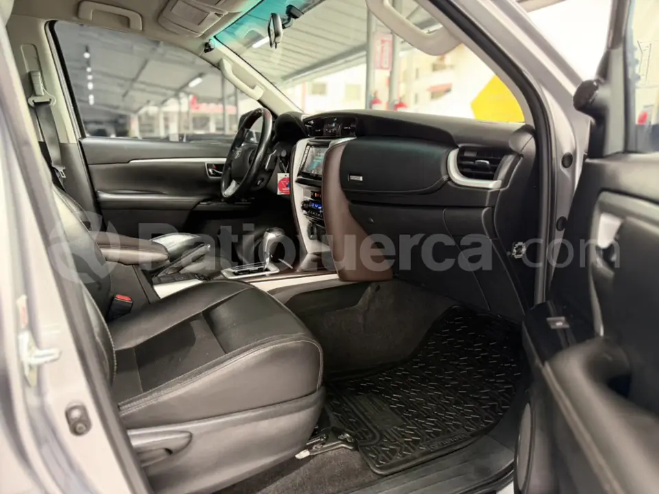 Foto 12 de Toyota Fortuner 4.0