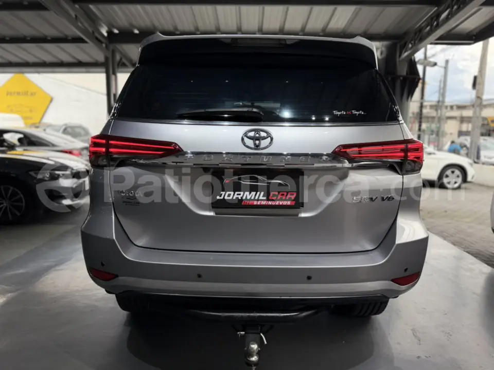Foto 13 de Toyota Fortuner 4.0