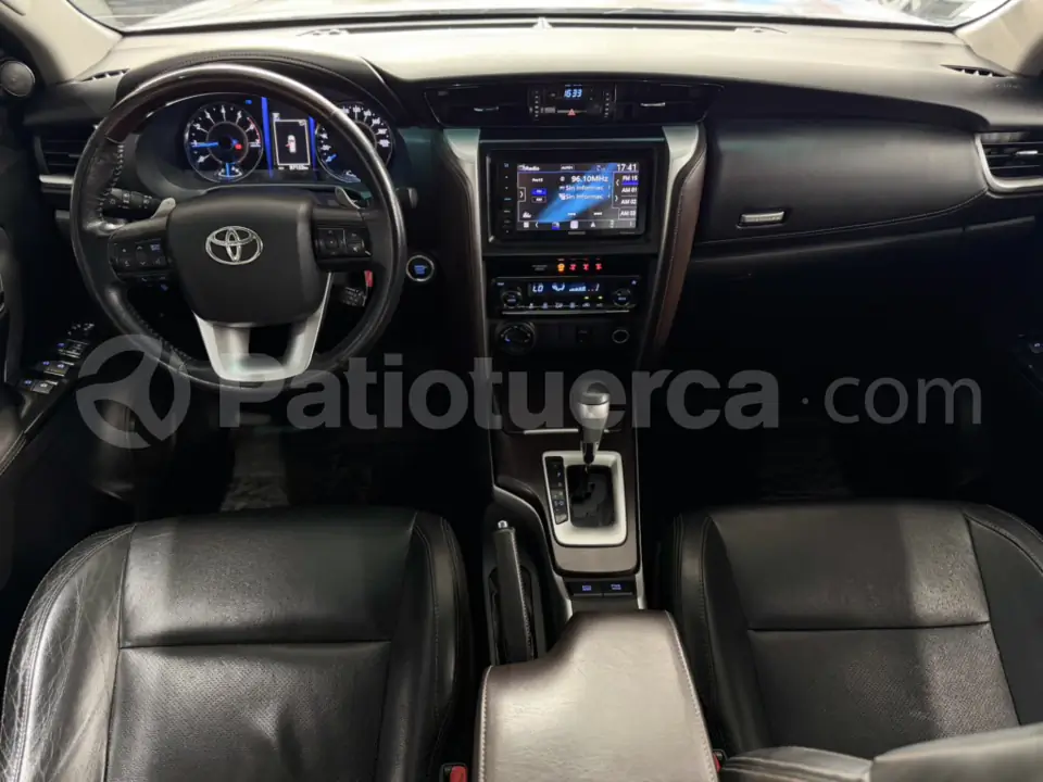 Foto 19 de Toyota Fortuner 4.0
