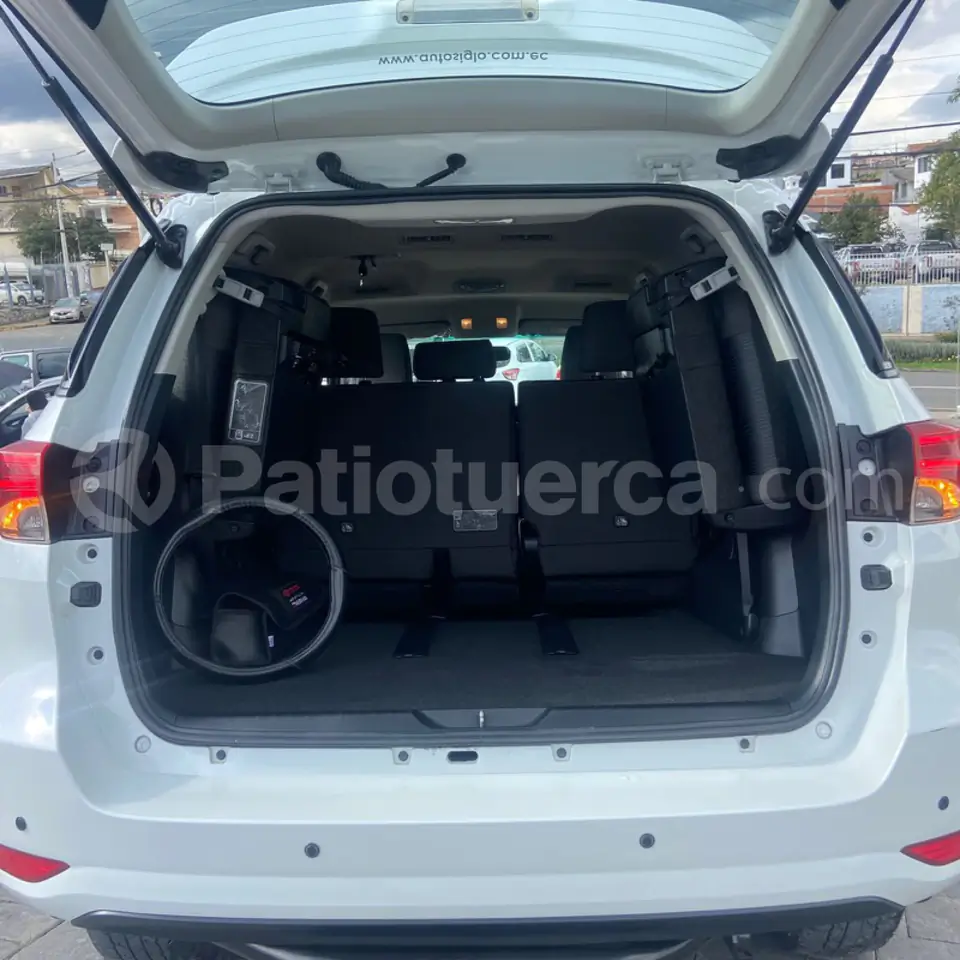 Foto 3 de Toyota Fortuner 2.7